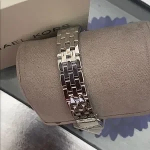 Michael Kors | Accessories | Tell Time In A Silver Link 
